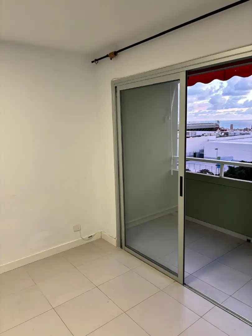 Flat for rent in Calle Heliodoro Rodríguez López, 26, La Salle - Cuatro Torres
