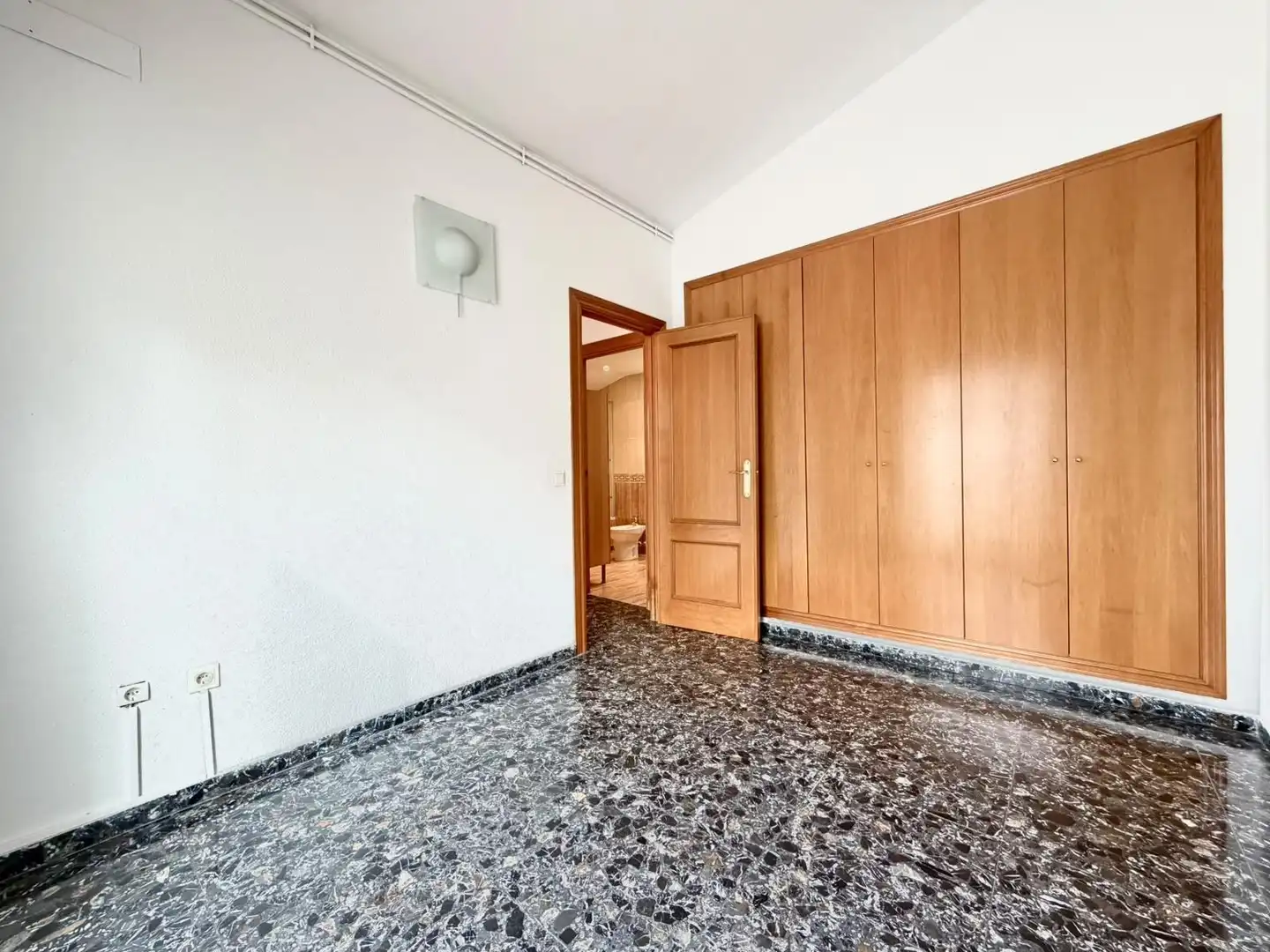 Dormitori de Àtic de lloguer en Valencia amb Aire condicionat, Calefacció i Terrassa