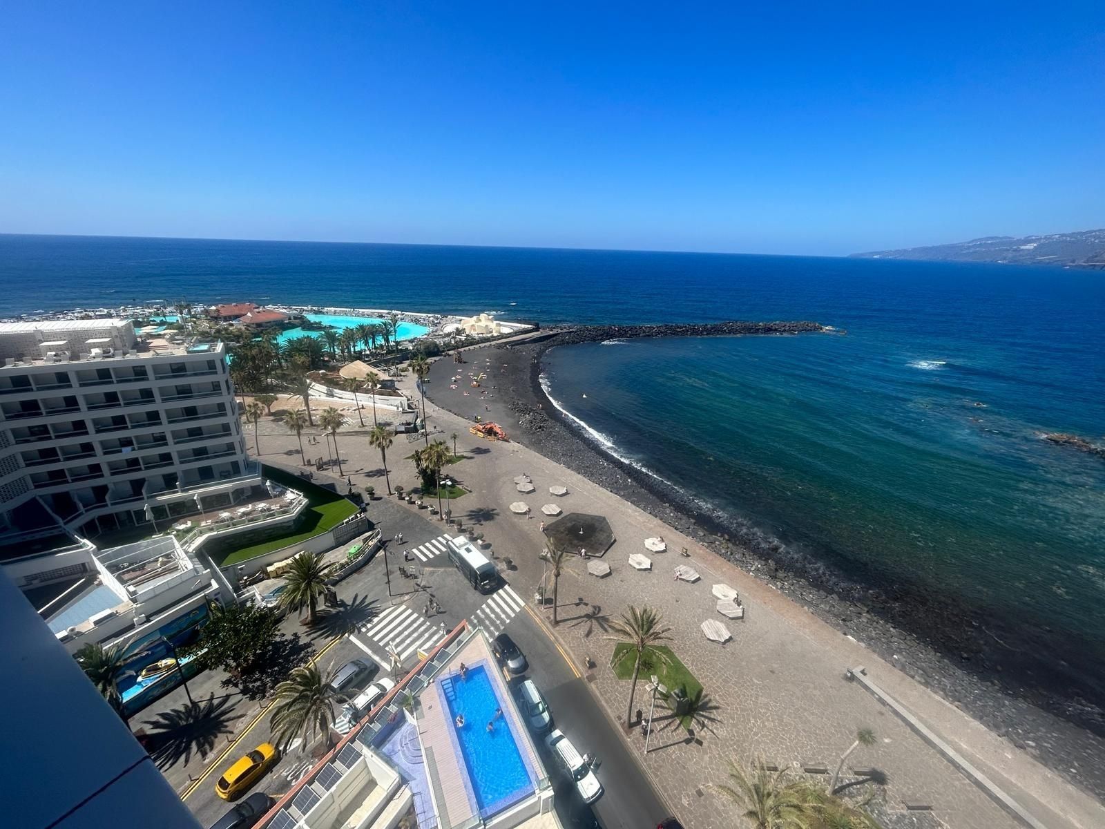 Vista exterior de Apartament en venda en Puerto de la Cruz amb Moblat i Piscina comunitària