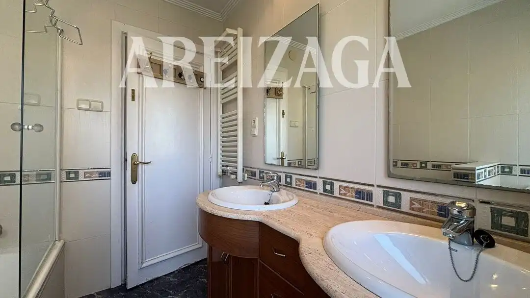 Bathroom of Flat for rent in Donostia - San Sebastián   with Heating, Terrace and Oven