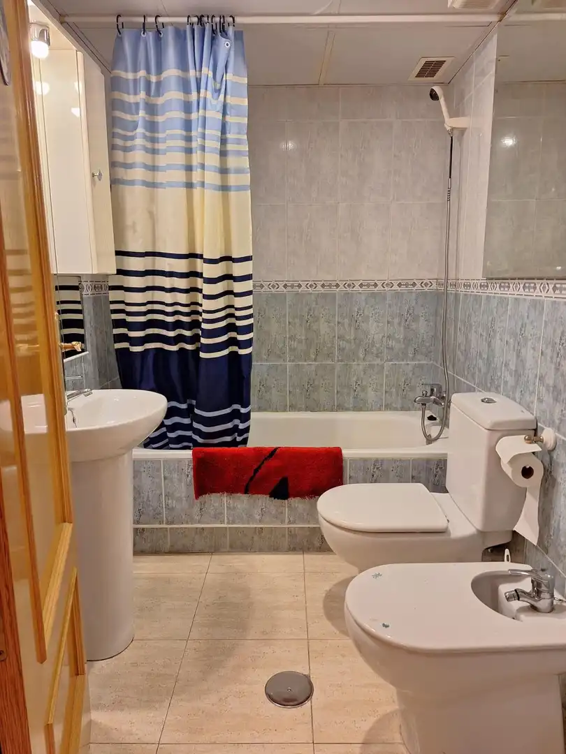 Bany de Pis de lloguer en Murcia amb Aire condicionat, Moblat i Balcó