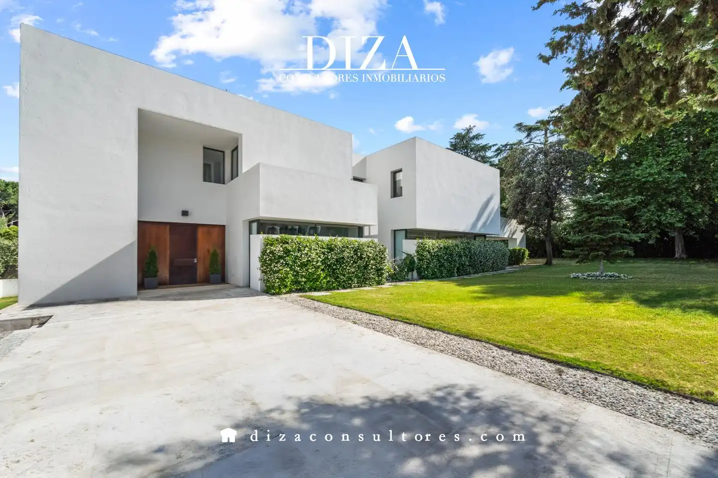 Vista exterior de Casa o chalet en venta en Madrid