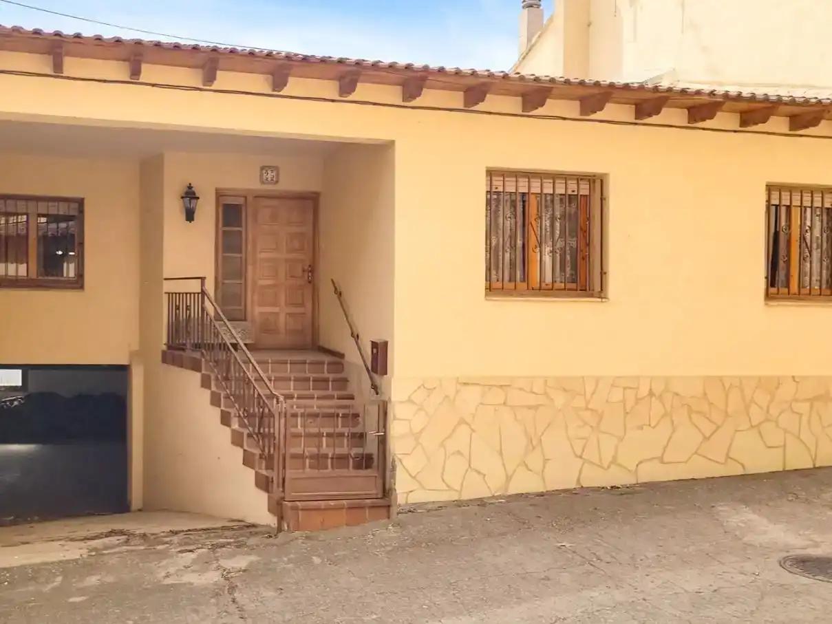 Vista exterior de Casa o xalet en venda en La Fresneda amb Aire condicionat i Balcó