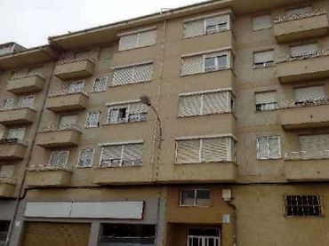 Aparcament amb ascensor en venda a Av Luis Morán