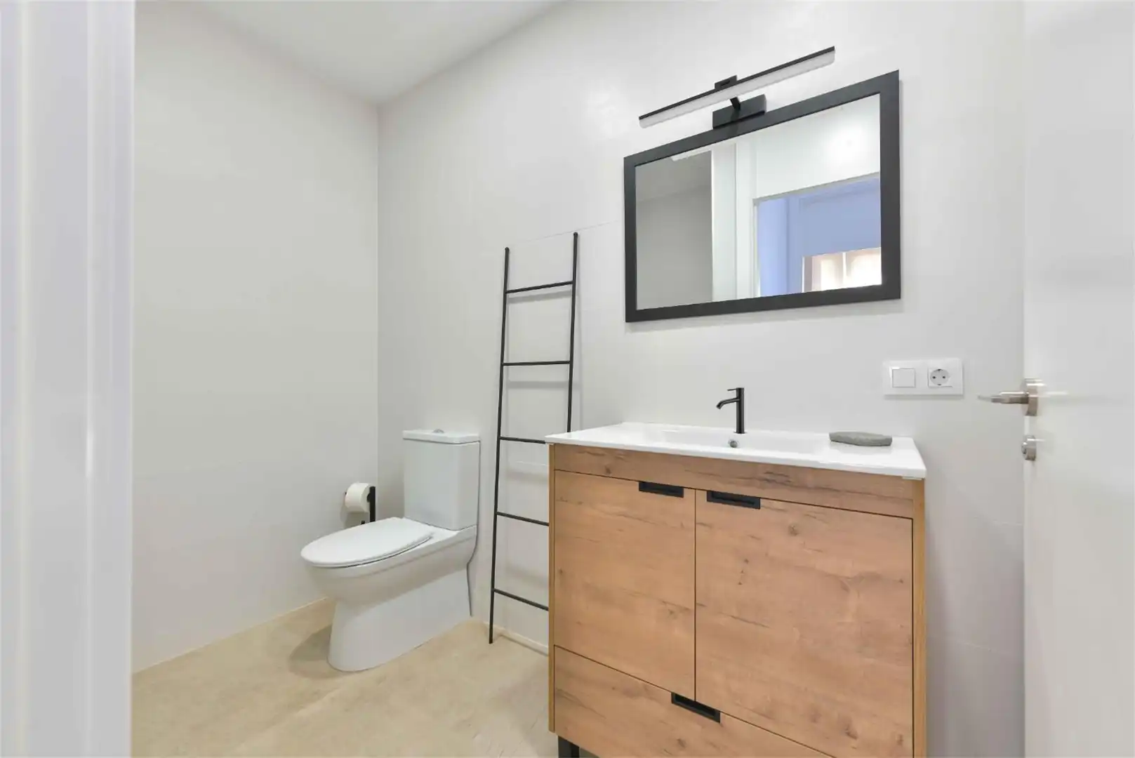 Local en venta en Calle Amperio, 1, Sta. Aurelia - Cantábrico - Atlàntico - La Romería