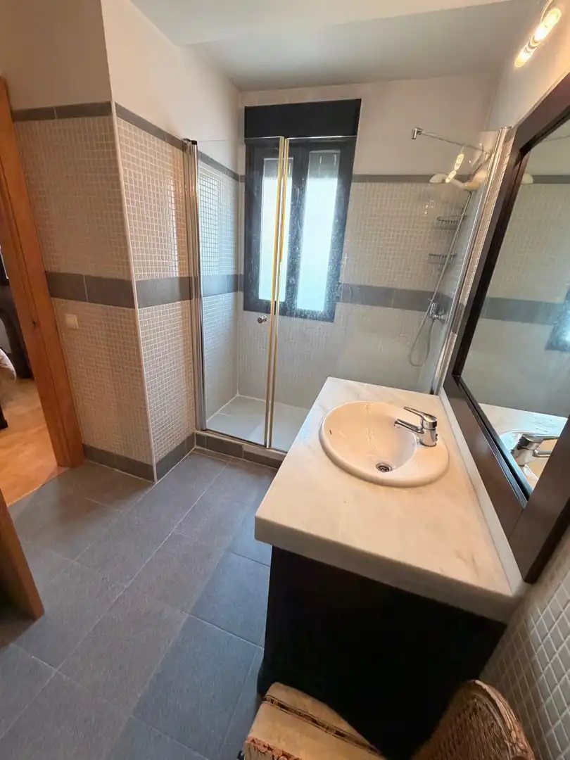 Baño de Casa adosada en venta en Valdemoro con Aire acondicionado, Calefacción y Jardín privado