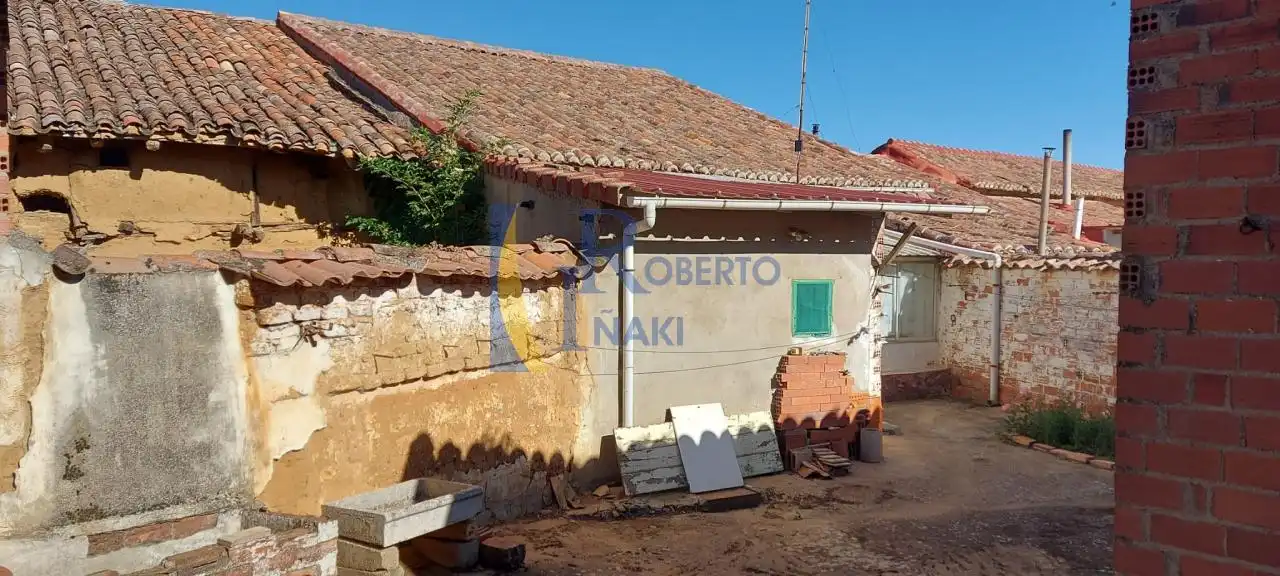 Vista exterior de Casa o xalet en venda en Fuentes de Carbajal amb Jardí privat