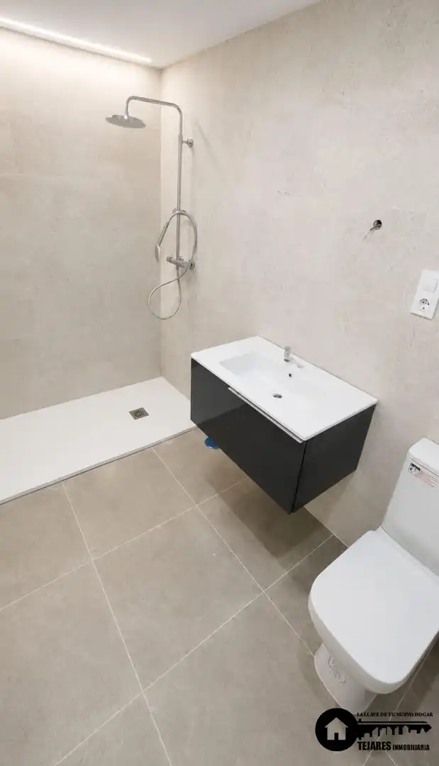 Baño de Piso en venta en Albacete con Balcón
