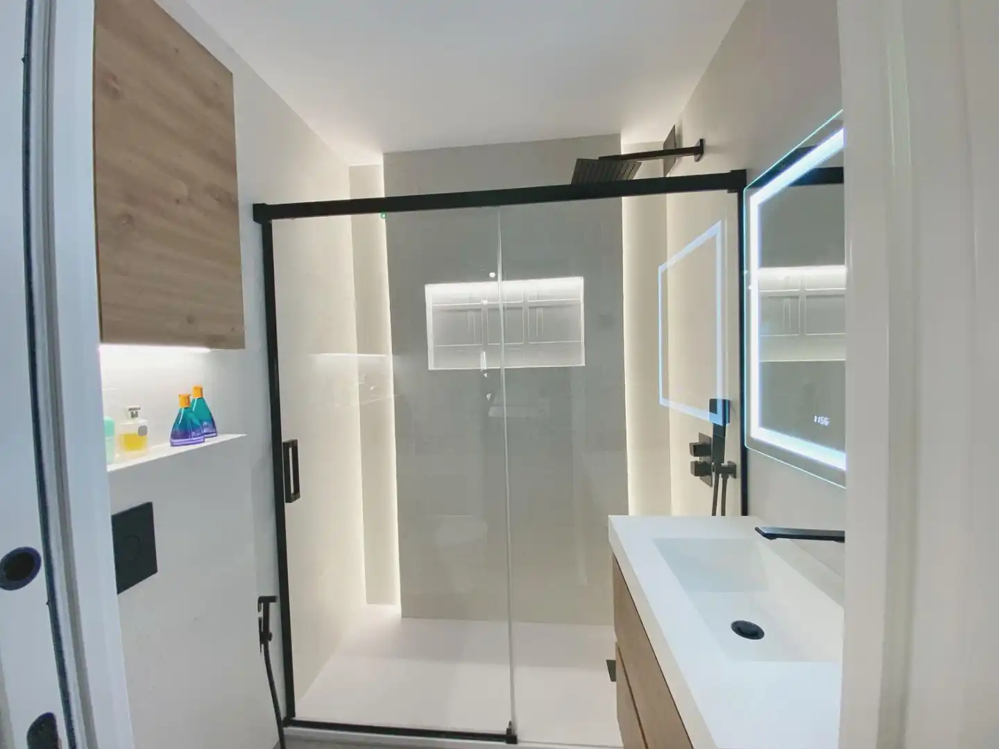 Badezimmer von Einfamilien-Reihenhaus zur Miete in Las Rozas de Madrid mit Klimaanlage, Heizung und Privatgarten