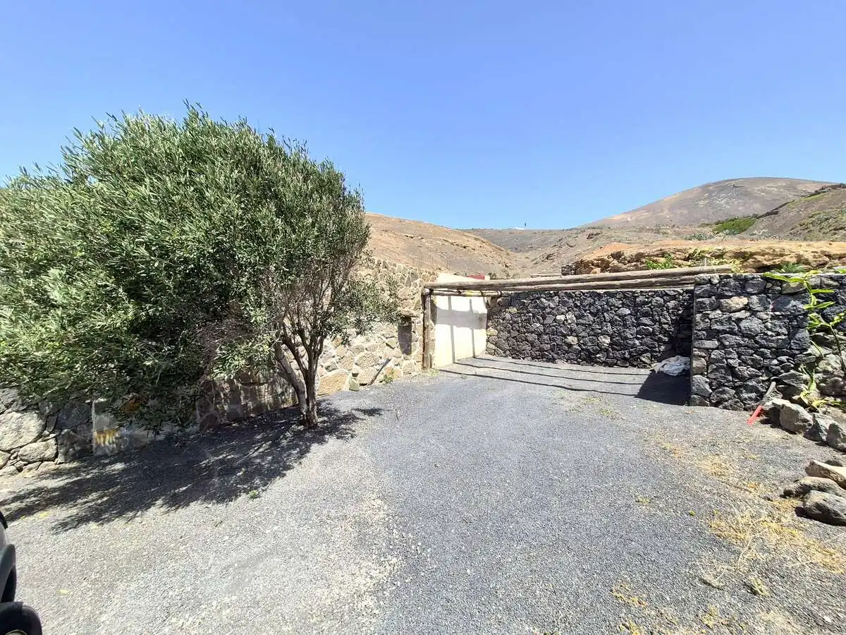 Vista exterior de Casa o xalet en venda en Tías amb Jardí privat, Terrassa i Moblat