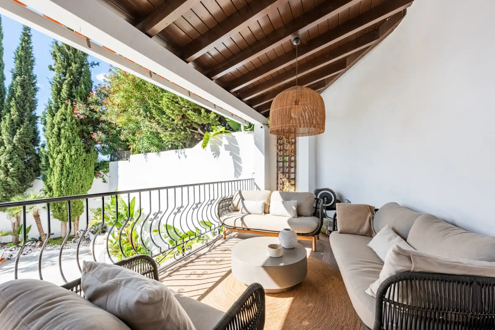 Terrassa de Casa adosada en venda en Istán amb Aire condicionat, Jardí privat i Terrassa