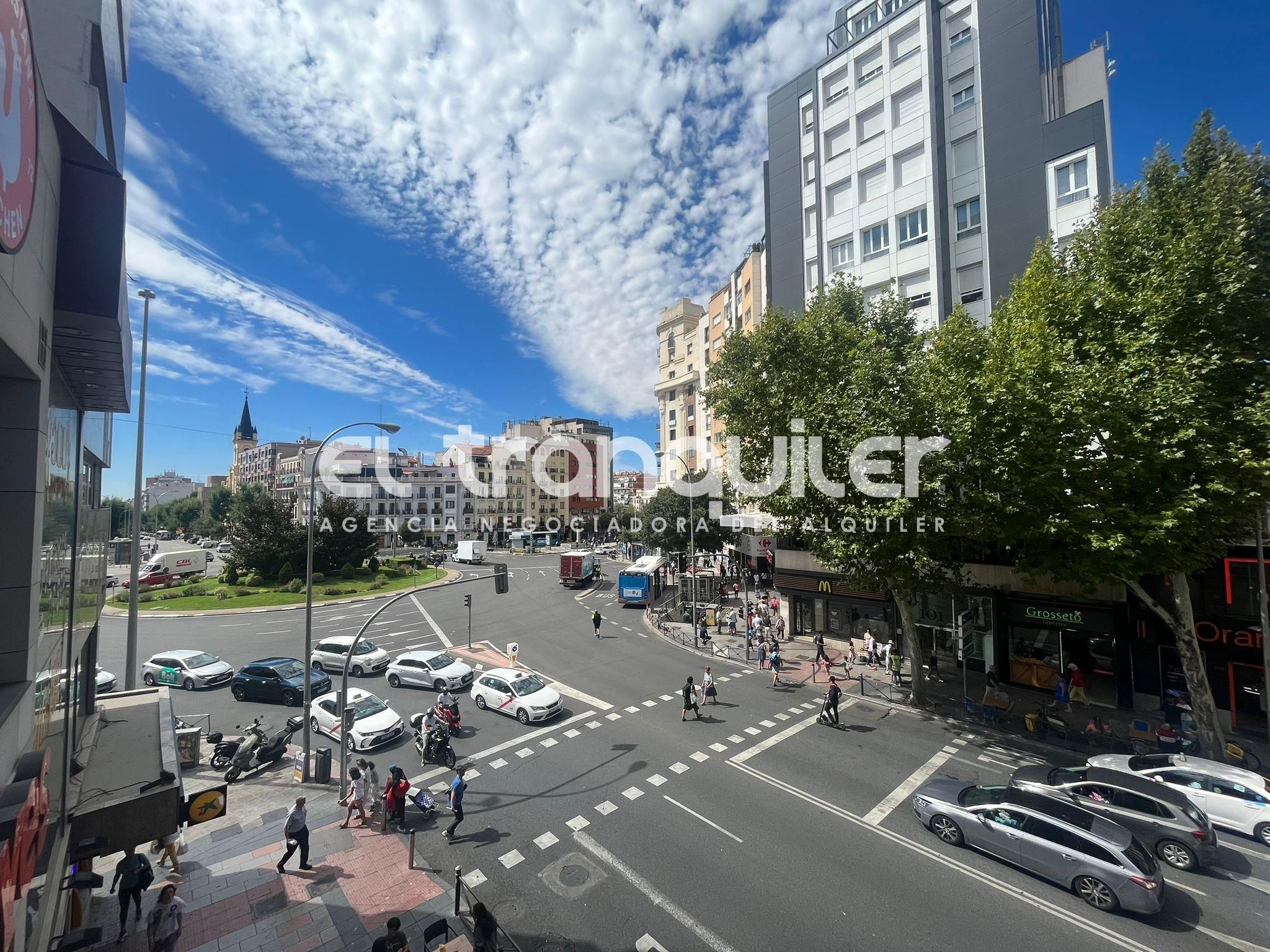 Vista exterior de Pis de lloguer en  Madrid Capital amb Aire condicionat i Rentadora
