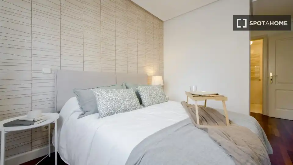 Habitación de Piso para compartir en Madrid con Aire acondicionado, Calefacción y Amueblado