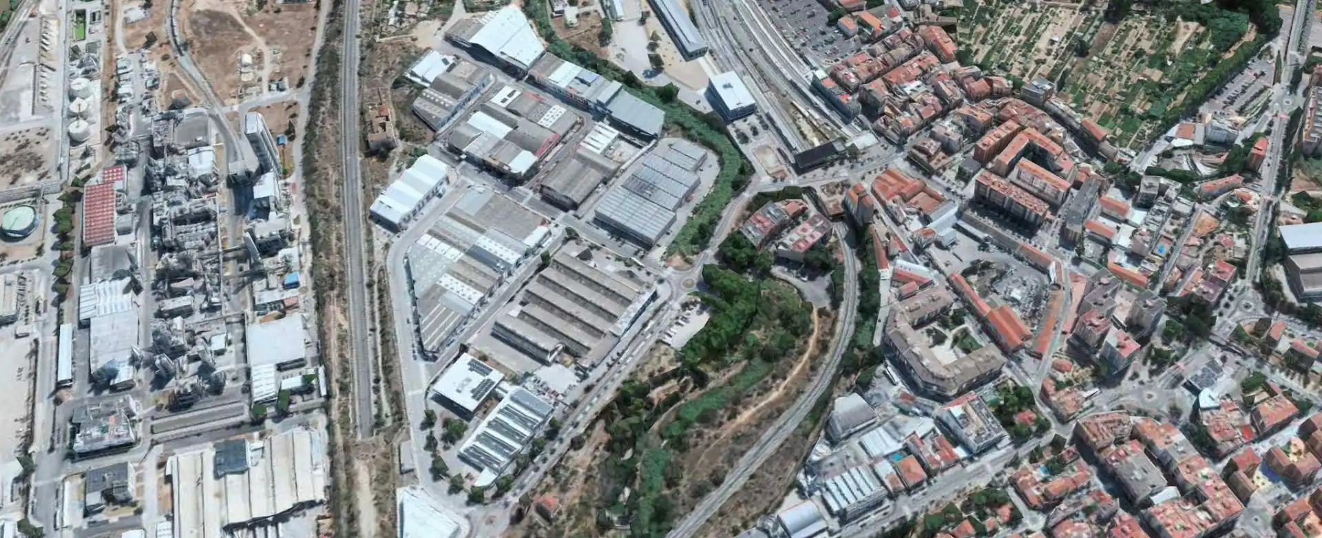 Außenansicht von Fabrikhallen zum Verkauf in Martorell