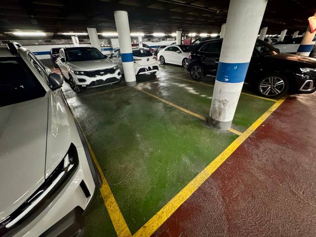 Garaje en Alquiler en COMERCIAL en Sant Pere, Sta. Caterina i la Ribera