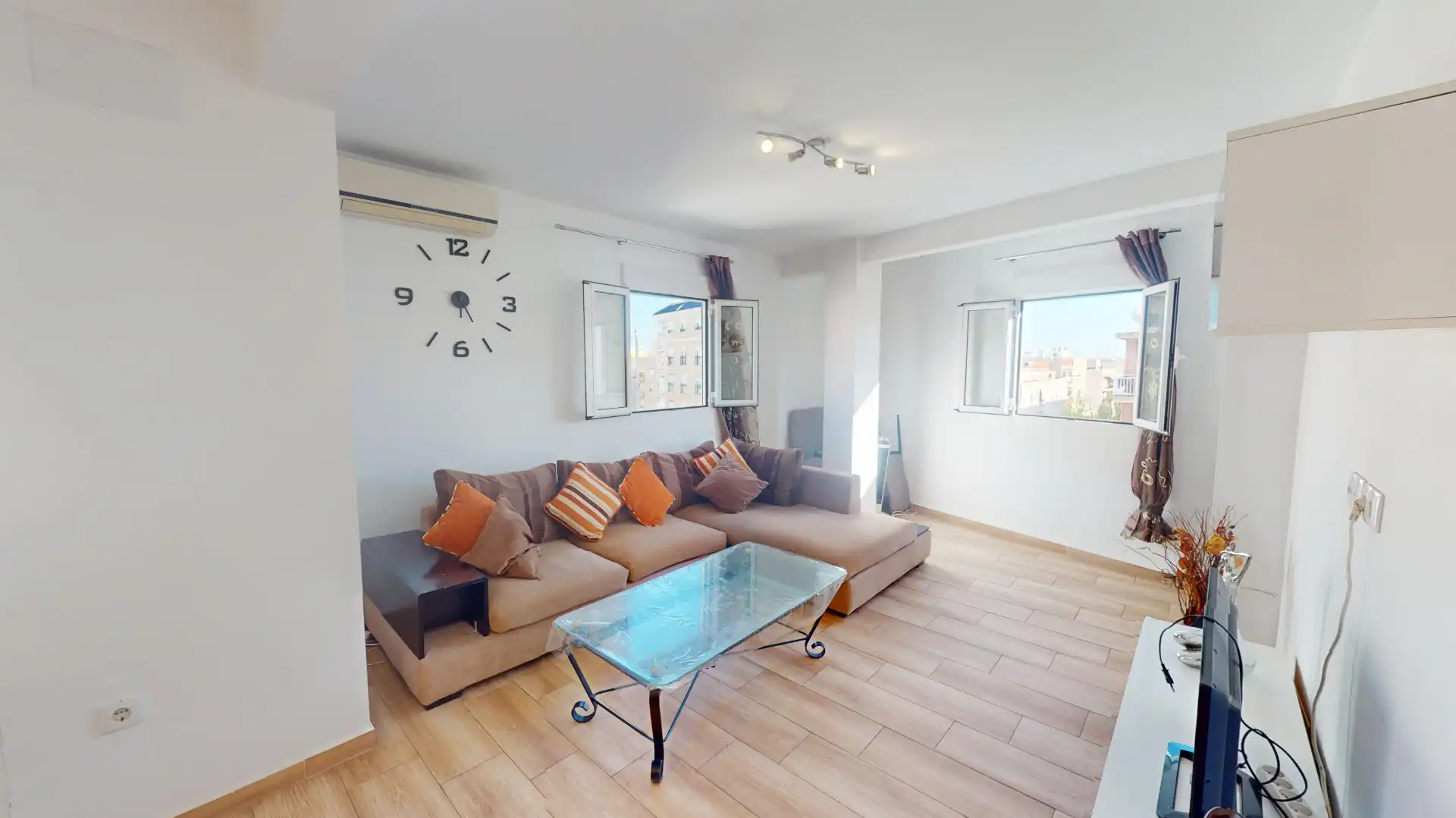 Living room of Flat for sale in Elche / Elx  with Air Conditioner, Heating and Storage room