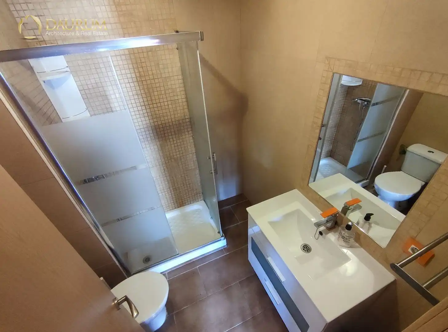 Bany de Pis en venda en Sevilla amb Aire condicionat, Terrassa i Traster
