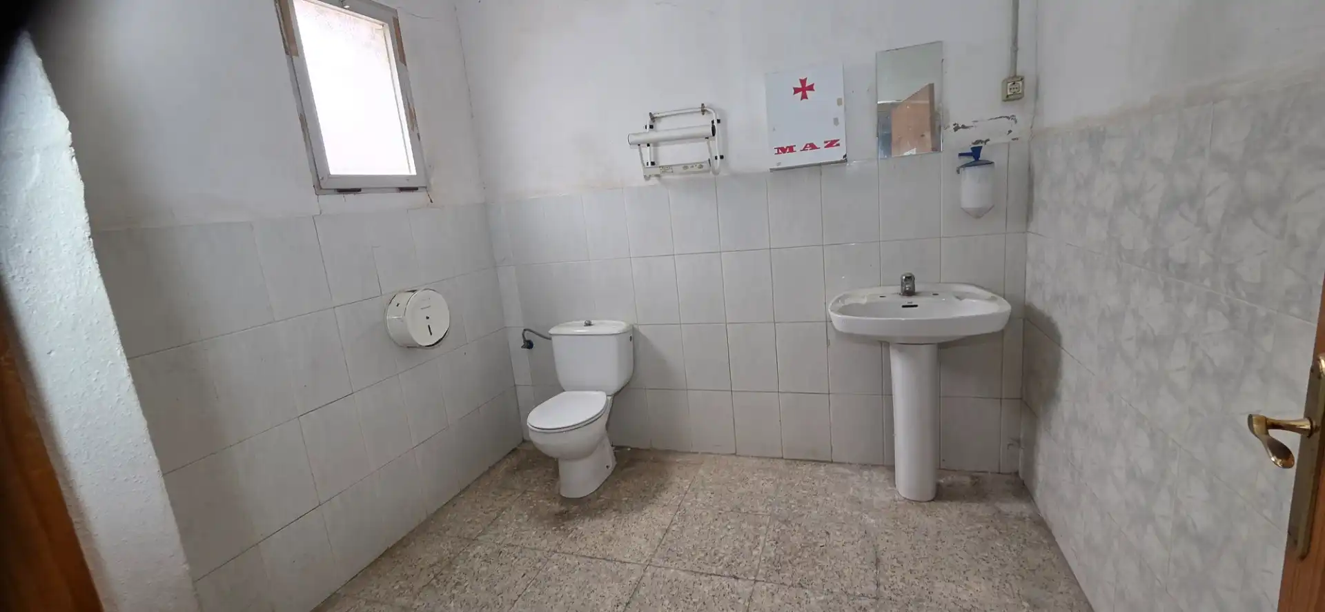 Badezimmer von Fabrikhallen zum Verkauf in Monóvar  / Monòver