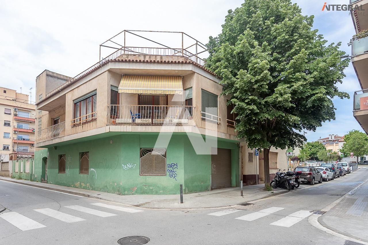 Vista exterior de Casa o xalet en venda en Calella amb Calefacció, Terrassa i Traster