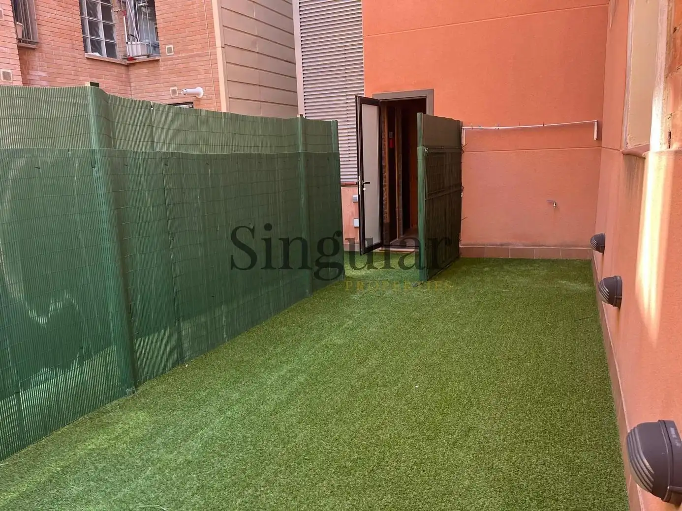 Balcony of Flat for sale in Barcelona  with Air Conditioner and Heating