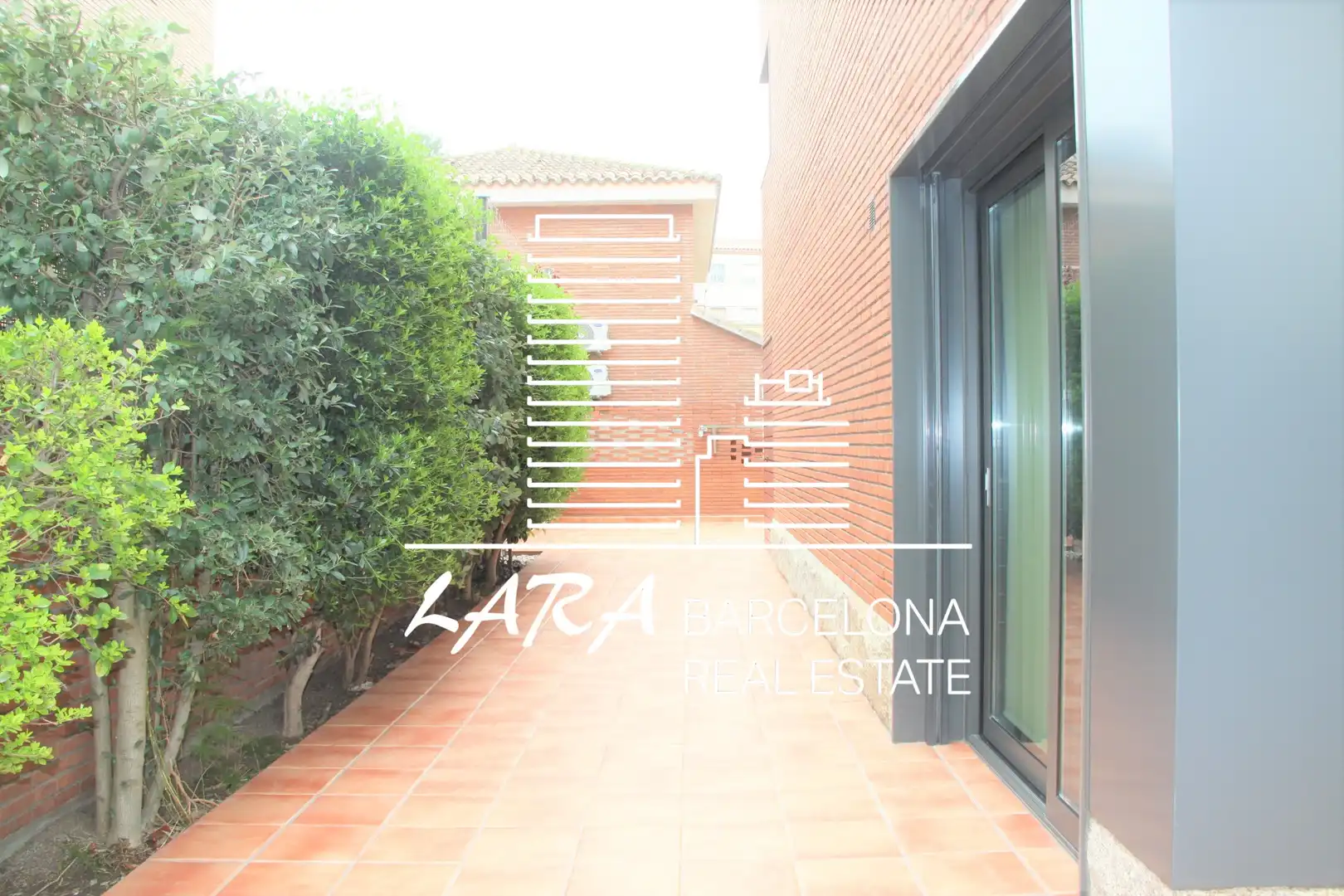 Vista exterior de Casa o chalet de alquiler con opción a compra en Viladecans con Aire acondicionado, Calefacción y Jardín privado