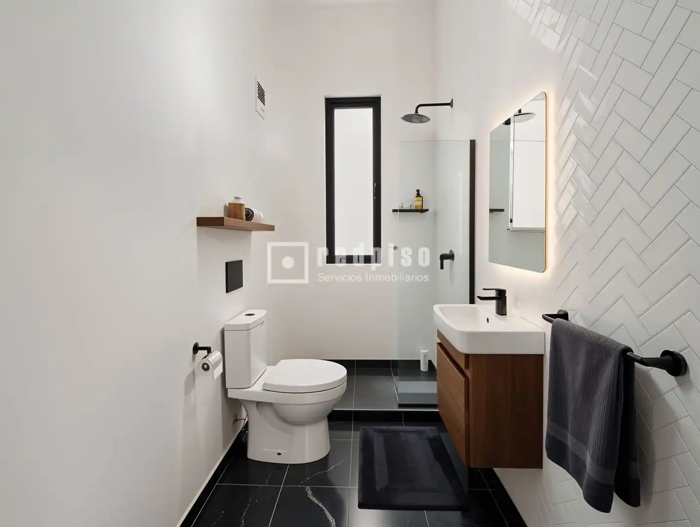 Baño de Piso en venta en Madrid con Parquet, Terraza y Alarma