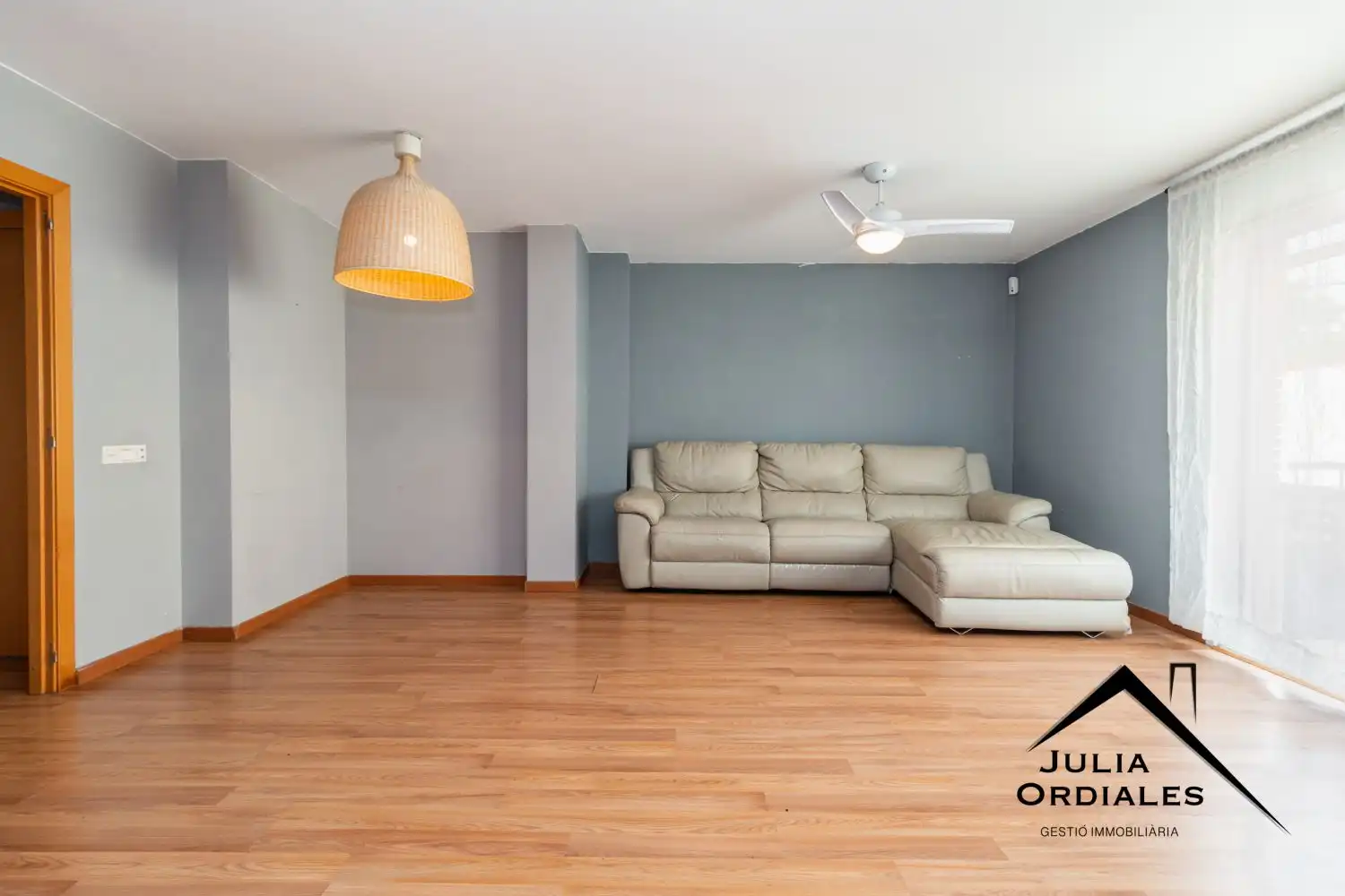 Sala d'estar de Pis en venda en Els Hostalets de Pierola amb Calefacció, Parquet i Terrassa