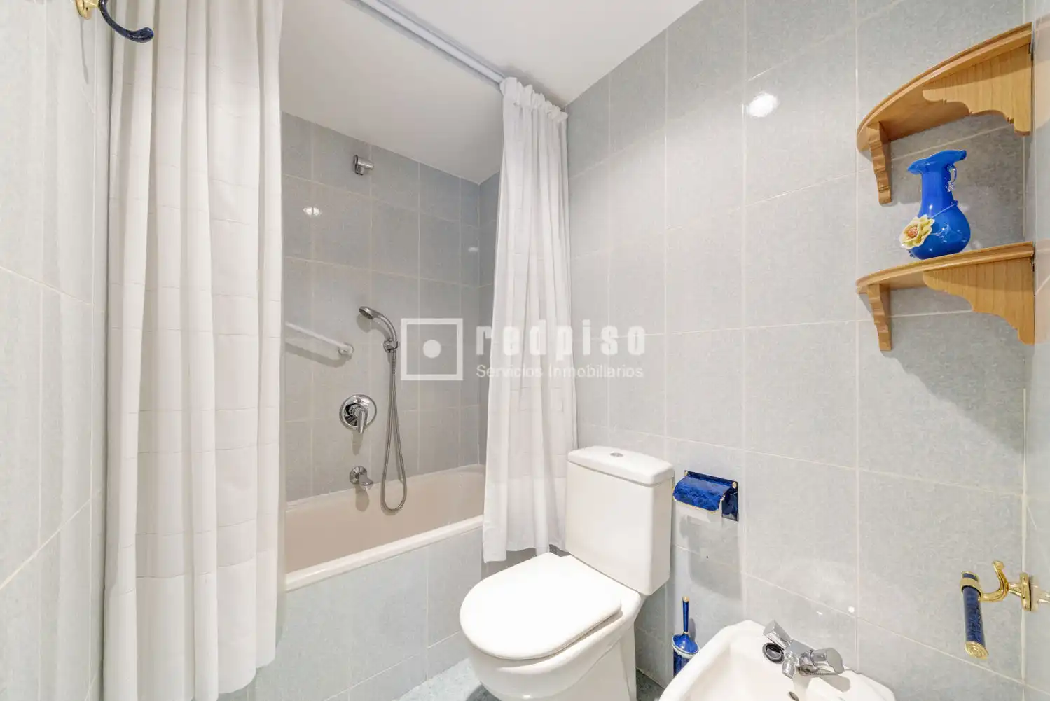 Bathroom of Flat for sale in Pozuelo de Alarcón  with Heating, Private garden and Parquet flooring