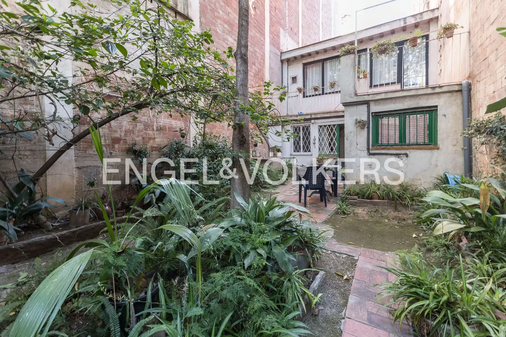 Vista exterior de Casa adosada en venta en Barcelona con Calefacción y Jardín privado