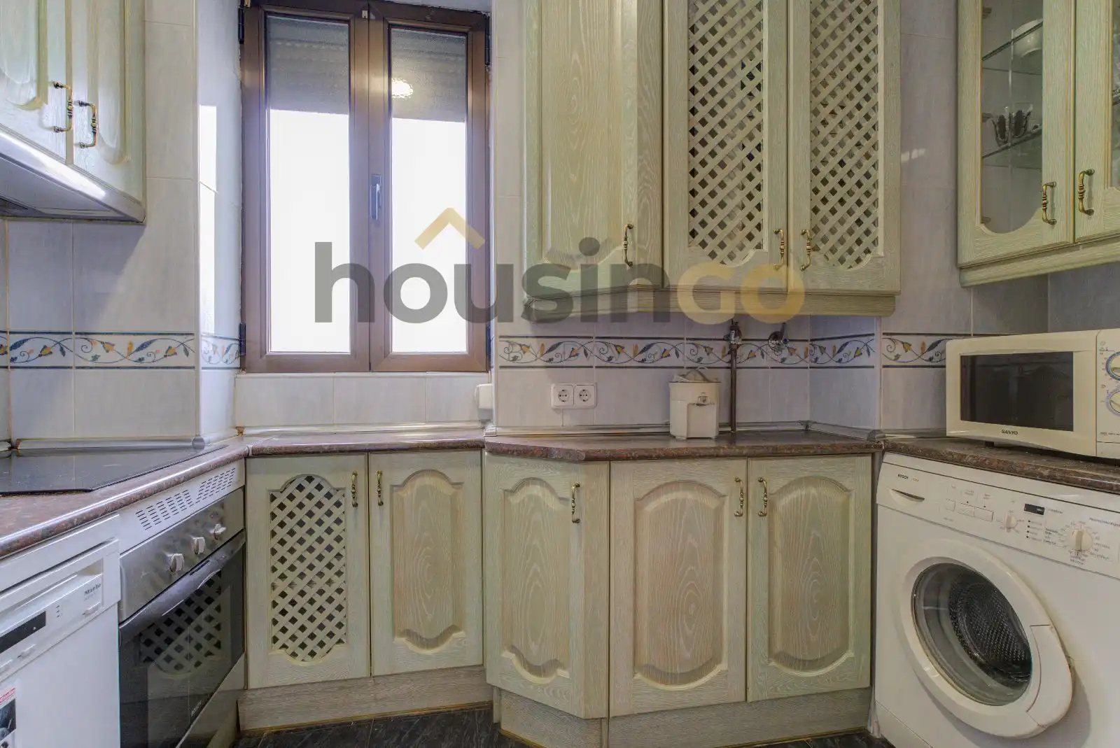 Kitchen of Flat for rent in Madrid  with Air Conditioner, Heating and Parquet flooring