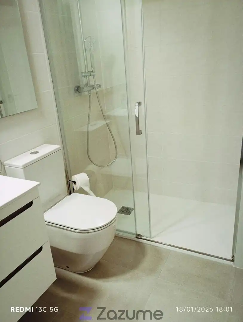 Bathroom of Flat for rent in Valencia  with Air Conditioner, Private garden and Terrace