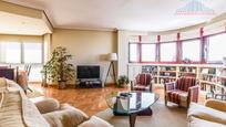 Living room of Flat to rent in  Madrid Capital  with Air Conditioner, Heating and Parquet flooring