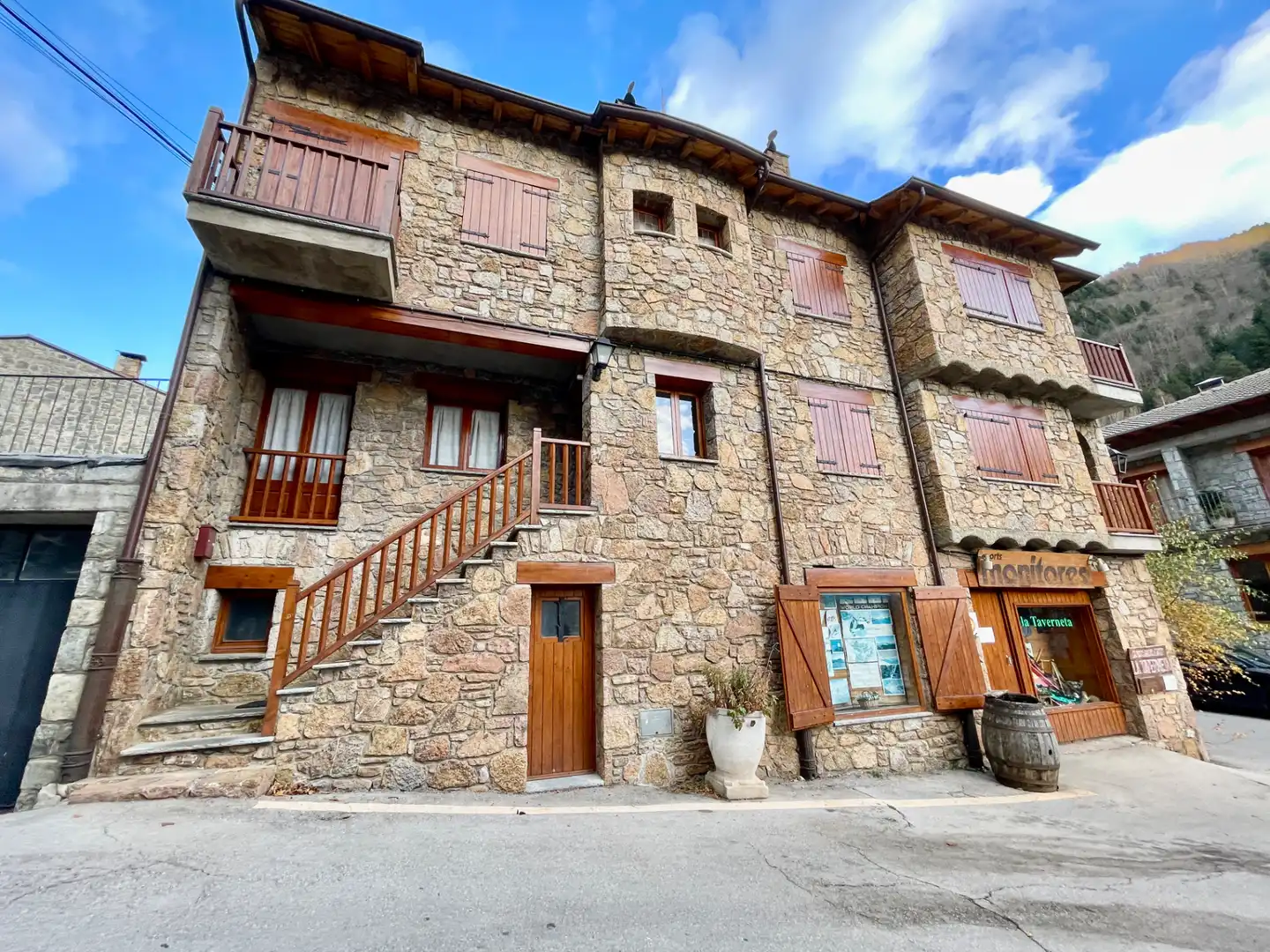 Vista exterior de Ático en venta en Setcases con Calefacción, Terraza y Amueblado
