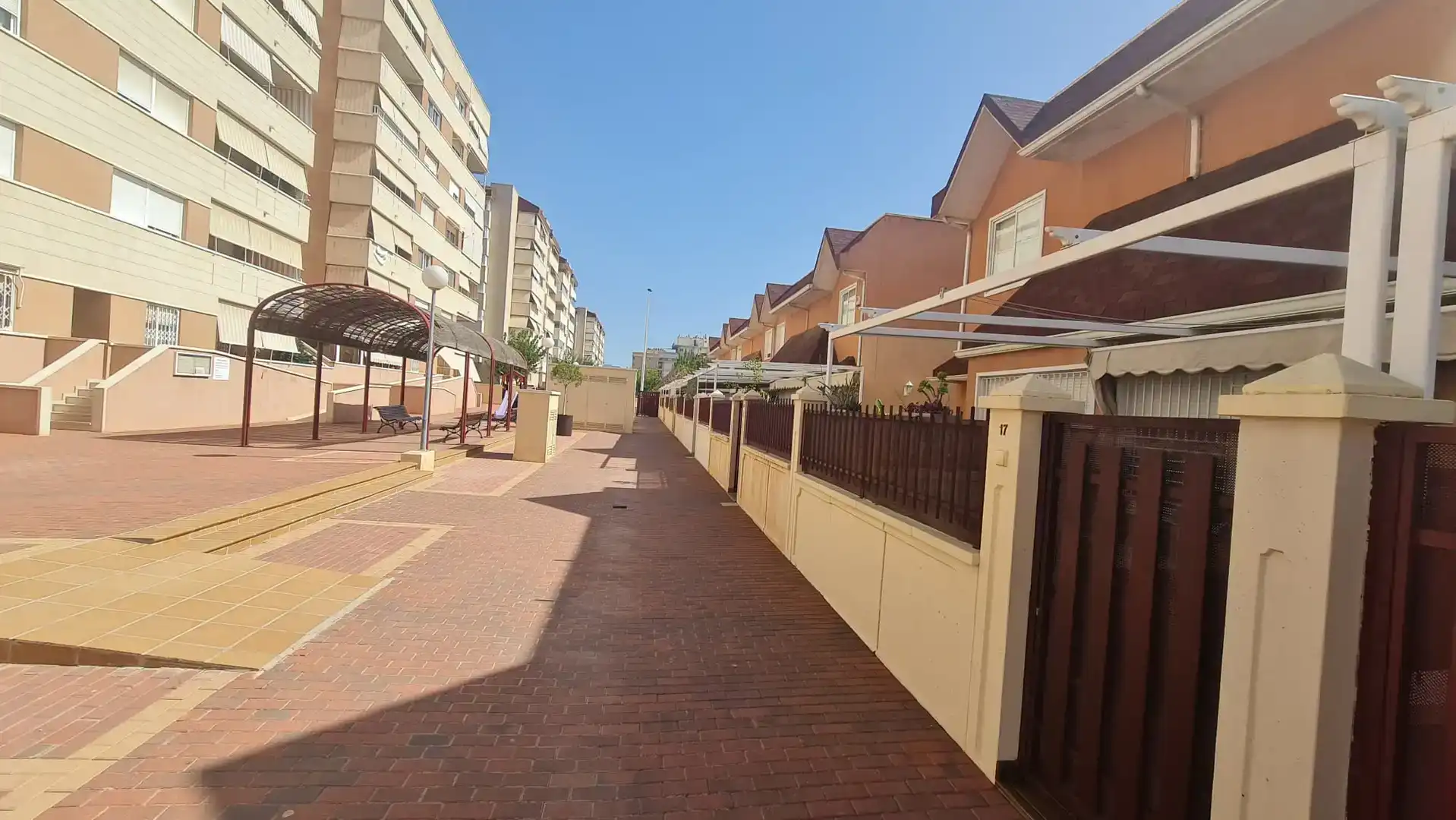 Vista exterior de Pis en venda en Elche / Elx amb Aire condicionat i Piscina