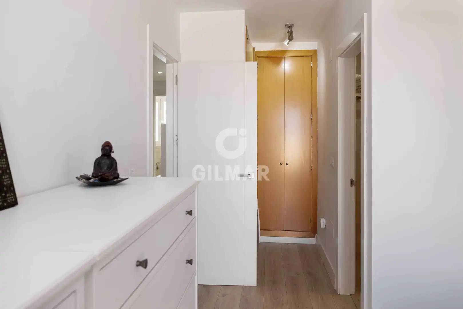 Habitación de Casa adosada en venta en Torremolinos con Calefacción, Jardín privado y Piscina