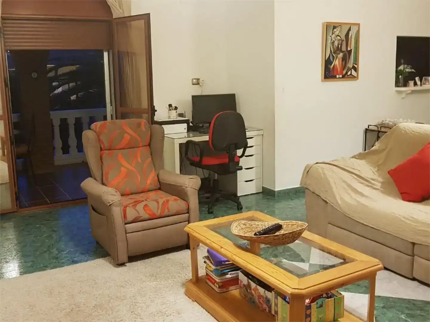 Sala d'estar de Casa o xalet en venda en Loja amb Jardí privat, Piscina i Moblat