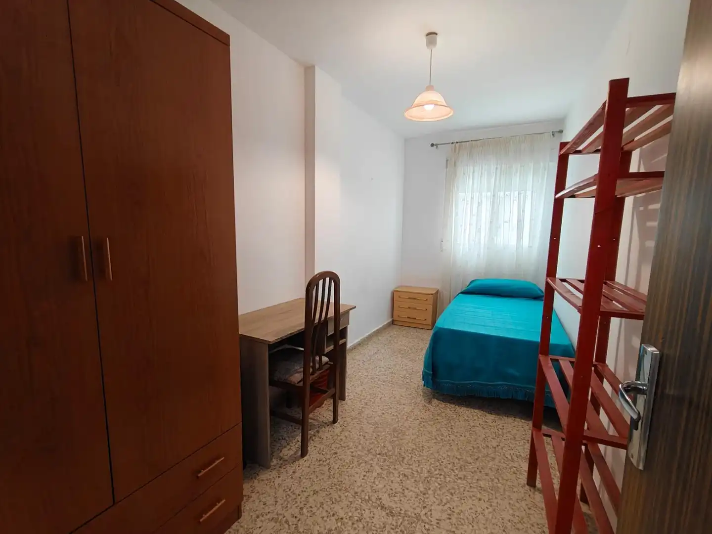 Schlafzimmer von Wohnung zur untervermieten in Granada mit Möbliert und Balkon