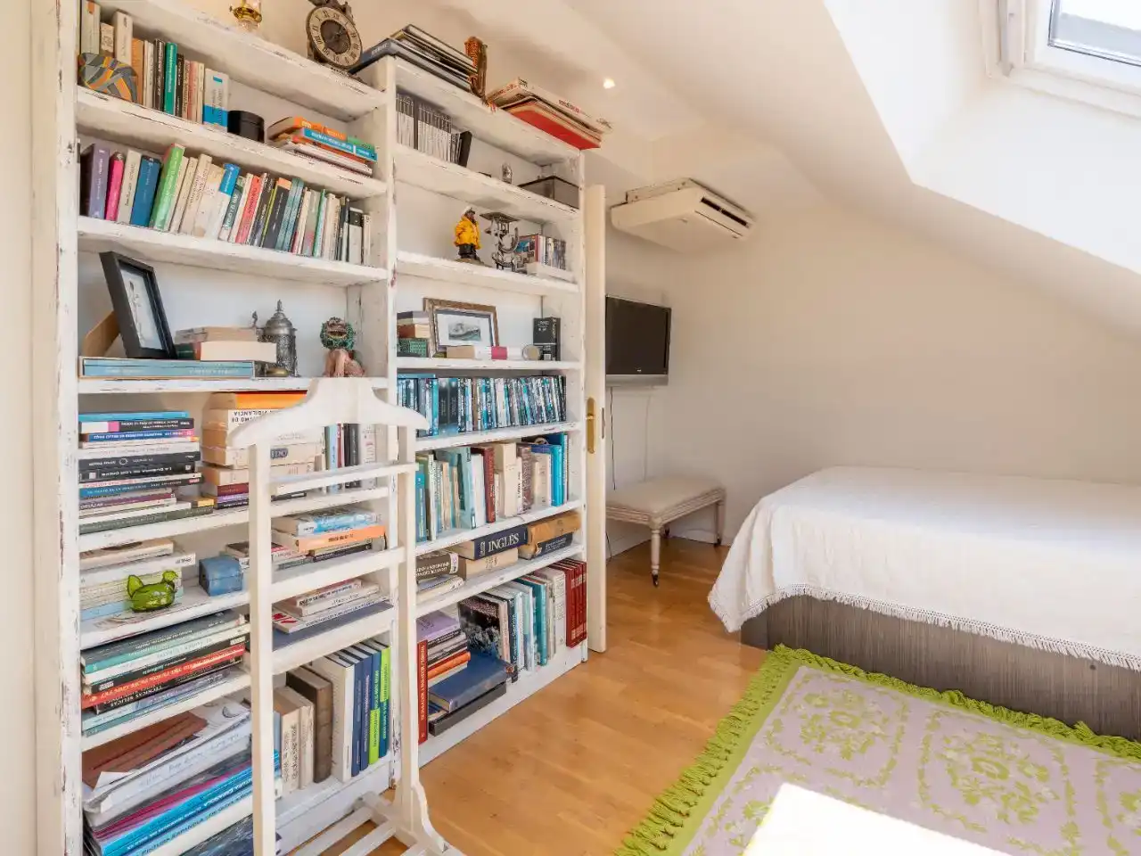 Dormitori de Casa adosada en venda en Madrid amb Aire condicionat, Jardí privat i Parquet