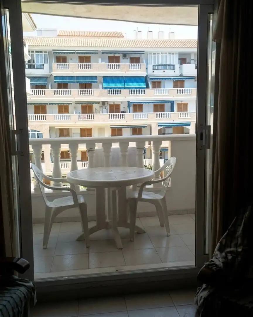 Terrasse von Wohnungen zur Miete in Torrevieja mit Klimaanlage, Schwimmbad und Möbliert