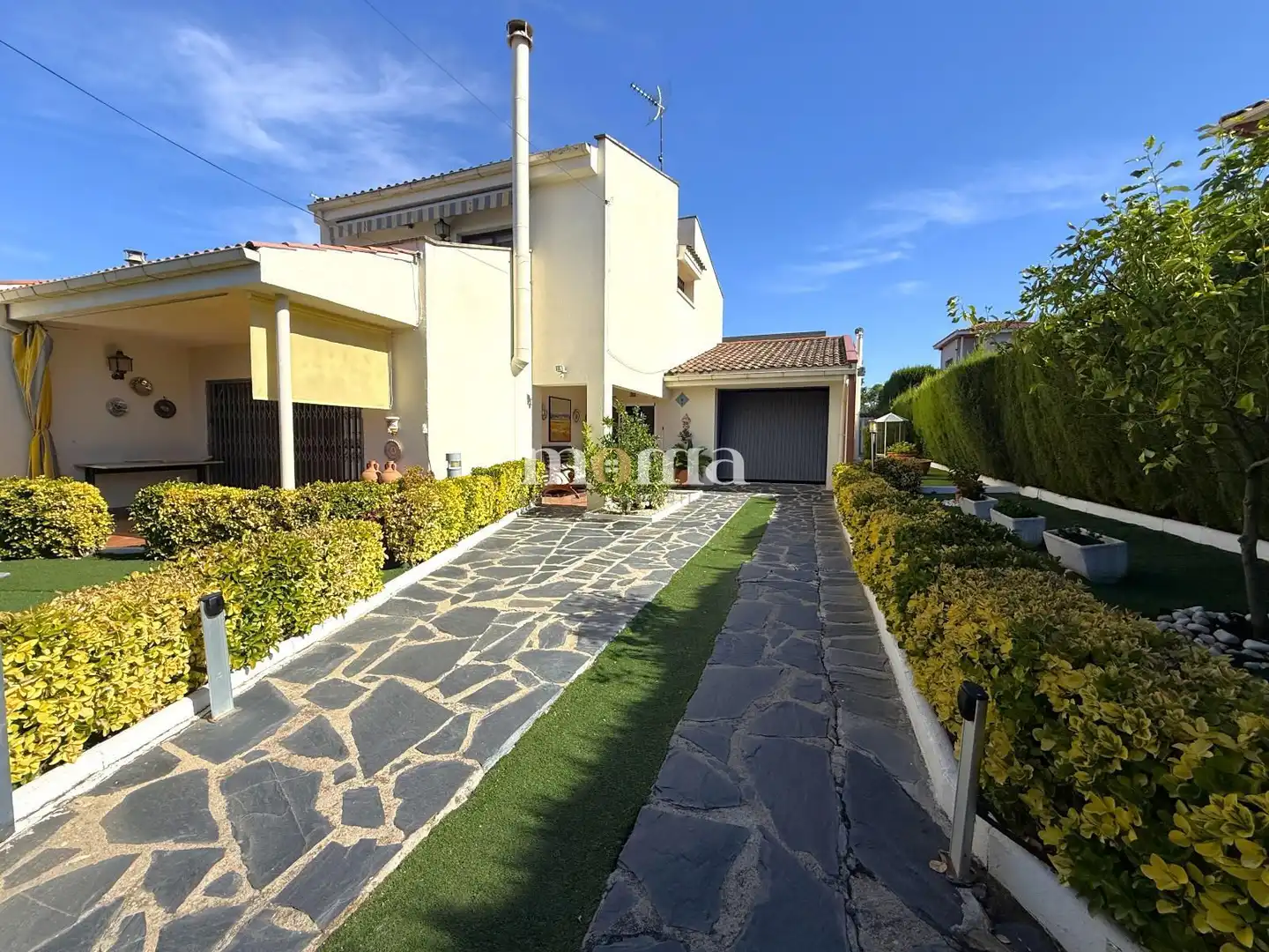 Casa amb piscina en venda a Montornès del Vallès