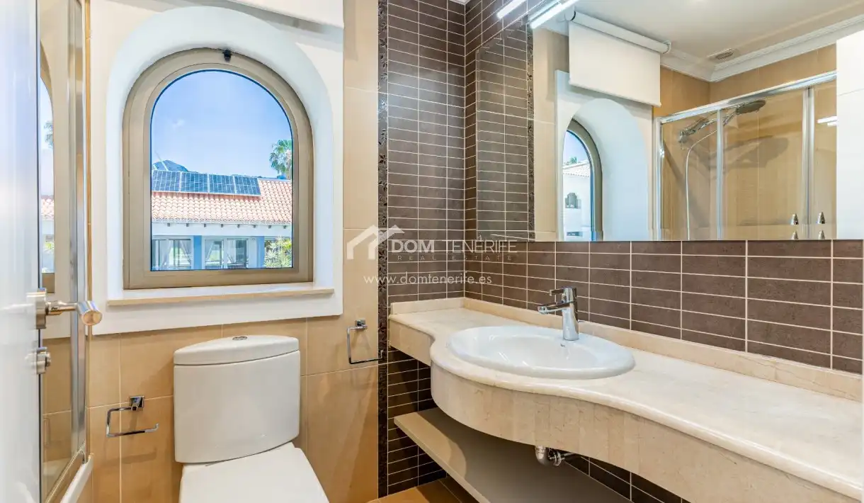 Baño de Casa o chalet en venta en Adeje con Jardín privado, Terraza y Trastero