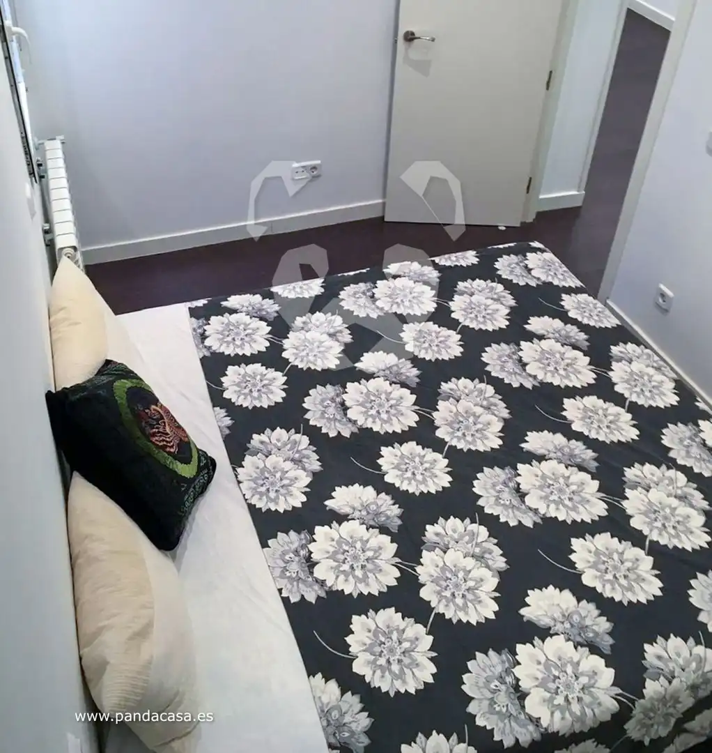 Bedroom of Flat for rent in Madrid  with Air Conditioner, Heating and Terrace