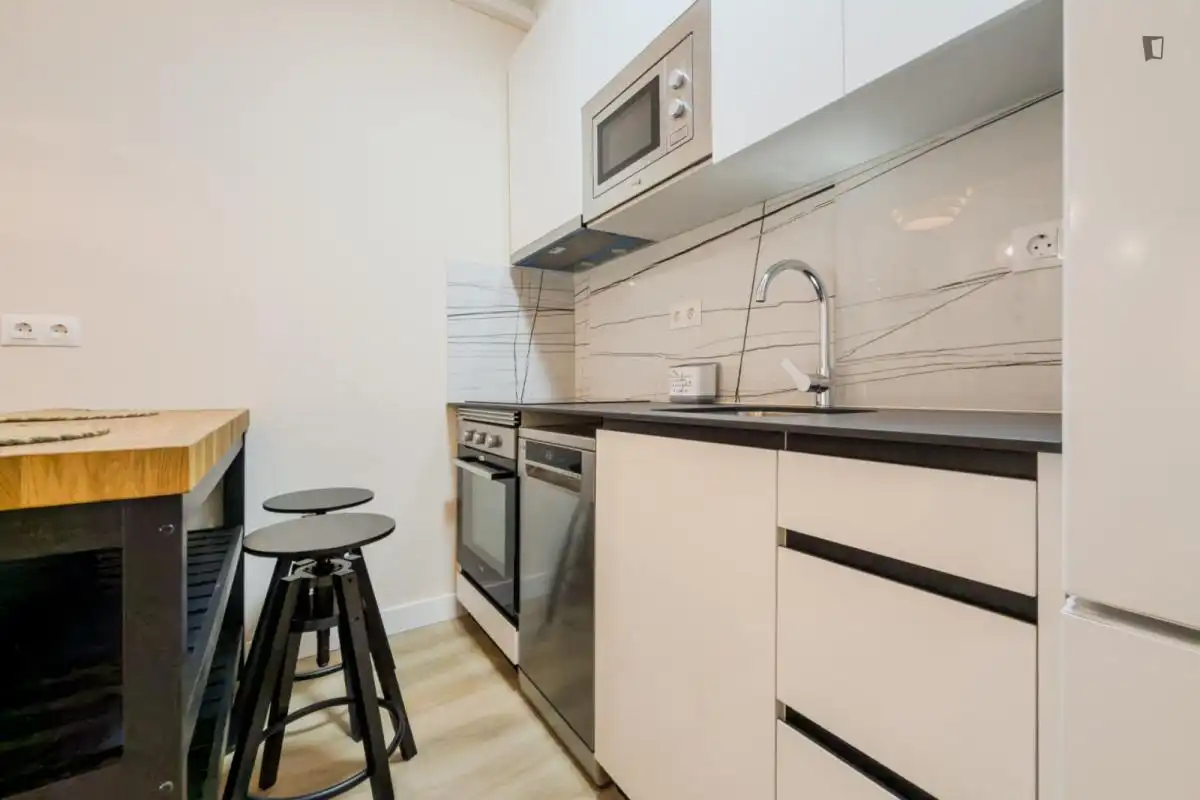 Cocina de Estudio de alquiler en Barcelona con Aire acondicionado, Calefacción y Amueblado