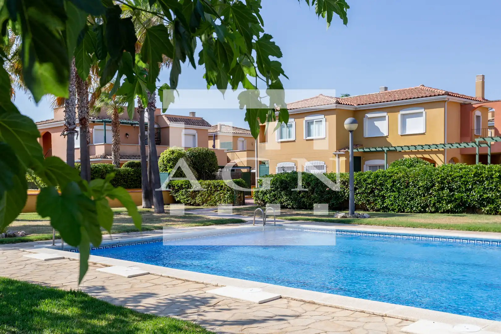 Jardí de Planta baixa en venda en Mont-roig del Camp amb Calefacció, Jardí privat i Terrassa