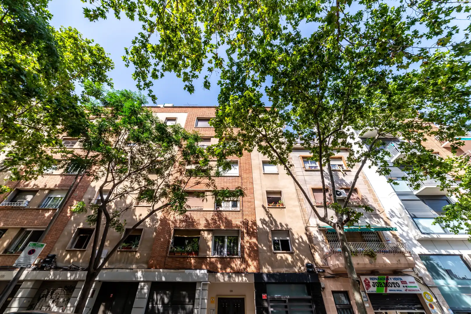 Vista exterior de Pis en venda en Barcelona amb Terrassa i Traster