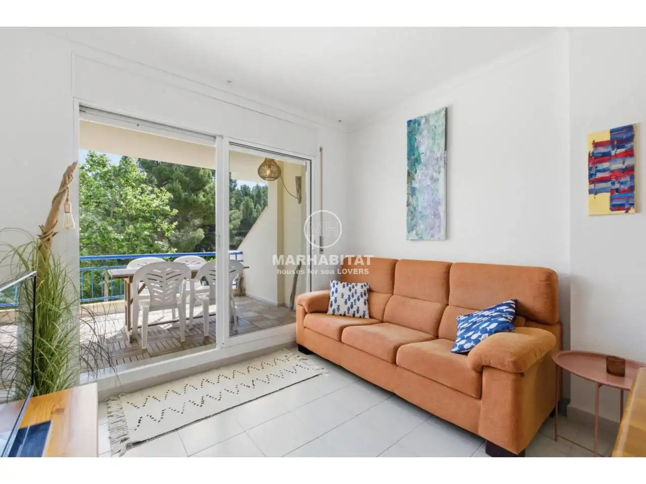 Vista exterior de Piso en venta en L'Escala con Terraza, Amueblado y Piscina comunitaria