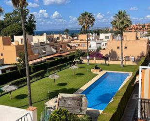 Jardí de Dúplex en venda en Estepona amb Terrassa, Piscina i Piscina comunitària