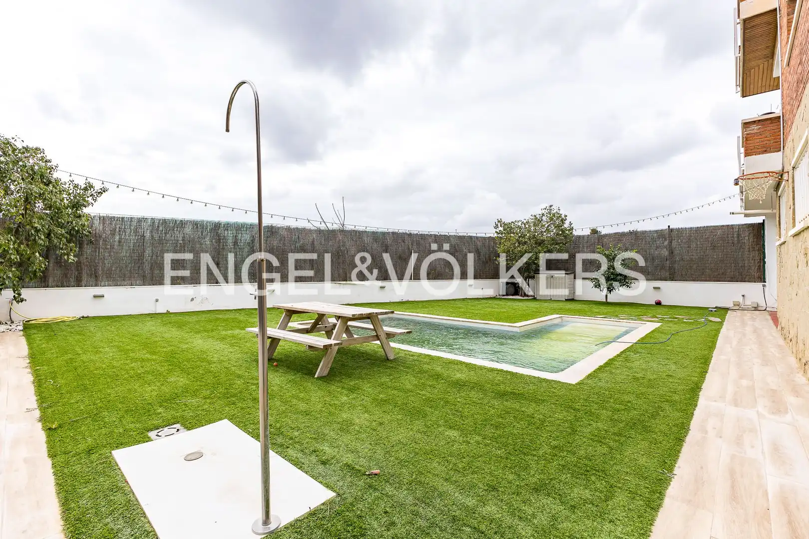 Piscina de Casa o xalet en venda en Sant Just Desvern amb Aire condicionat, Calefacció i Jardí privat