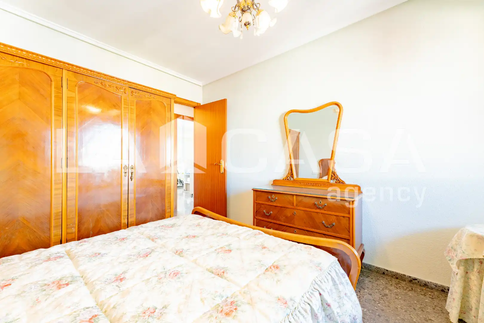 Bedroom of Flat for sale in Valencia  with Air Conditioner and Balcony