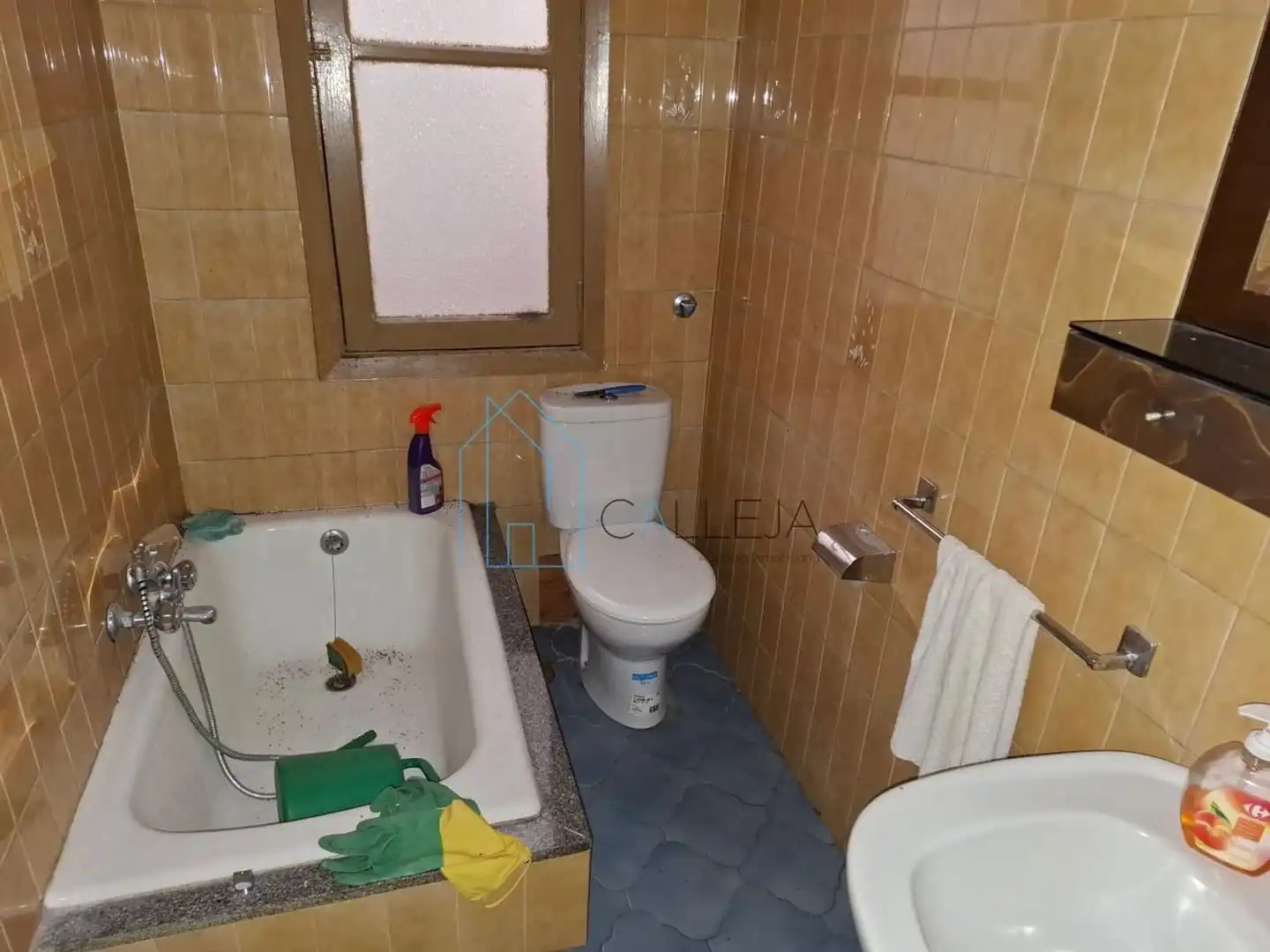 Bathroom of Houses for sale in Ourense Capital   with Heating and Storage room